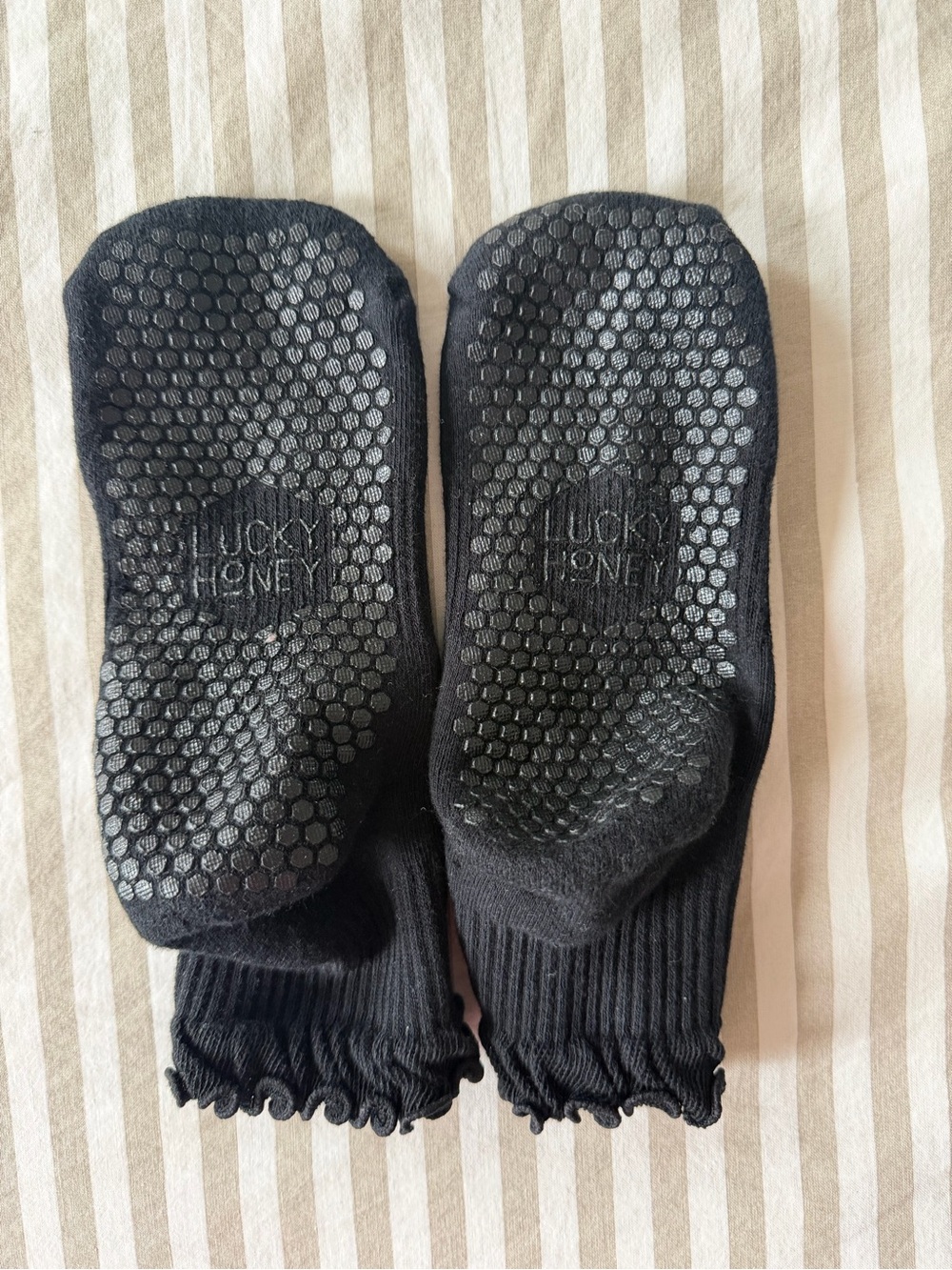 Lucky Honey Non-Slip Black No-Show Socks